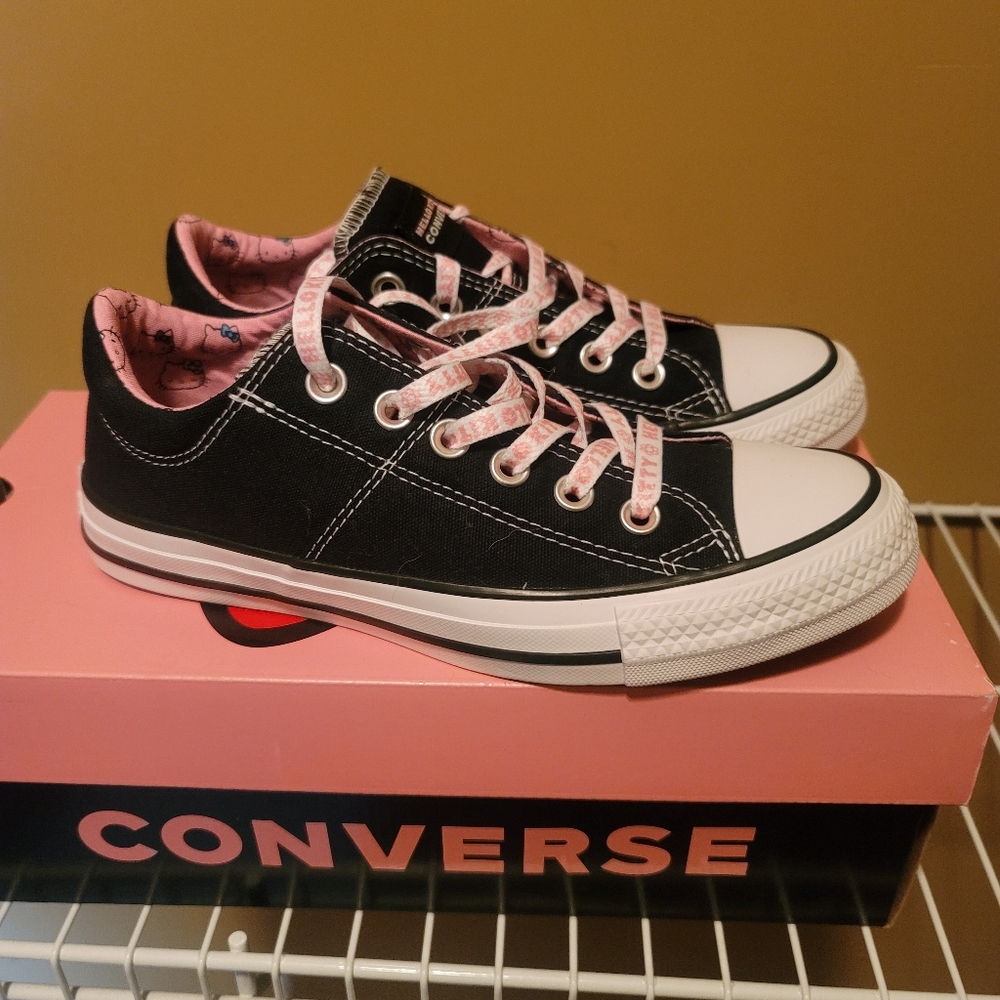Converse Hello Kitty size 7.5 NIB